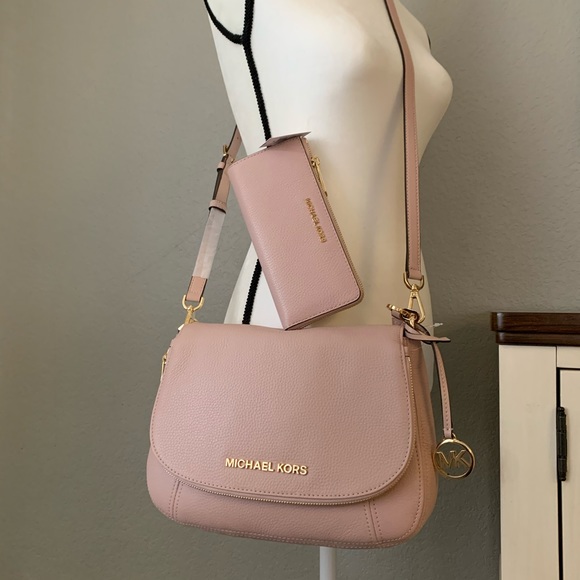 Michael Kors Handbags - Last one 💕New MK set 💖 Bedford